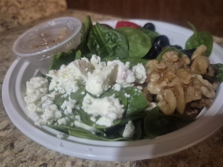 Spinach salad with feta, walnuts and berries